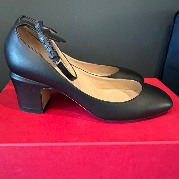 Valentino Garavani Ankle-Strap Pumps - Picture 1 of 7